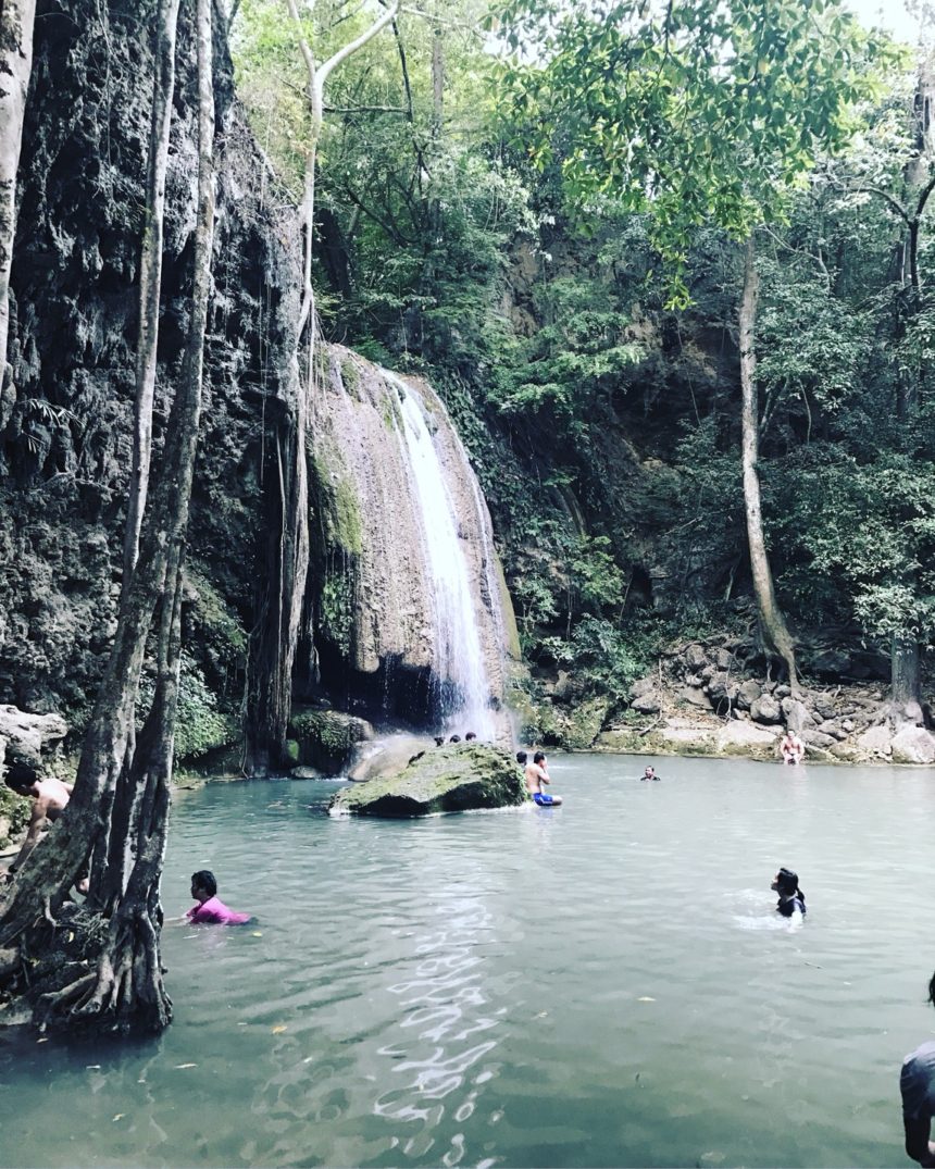 エラワンの滝inカンチャナブリー タイ 通訳 観光ガイドの料金が安い